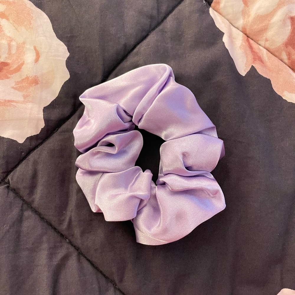4 Satin Scrunchies